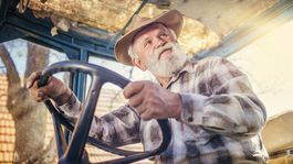 Nedostatok ľudí na trhu zvyšuje dopyt firiem po dôchodcoch