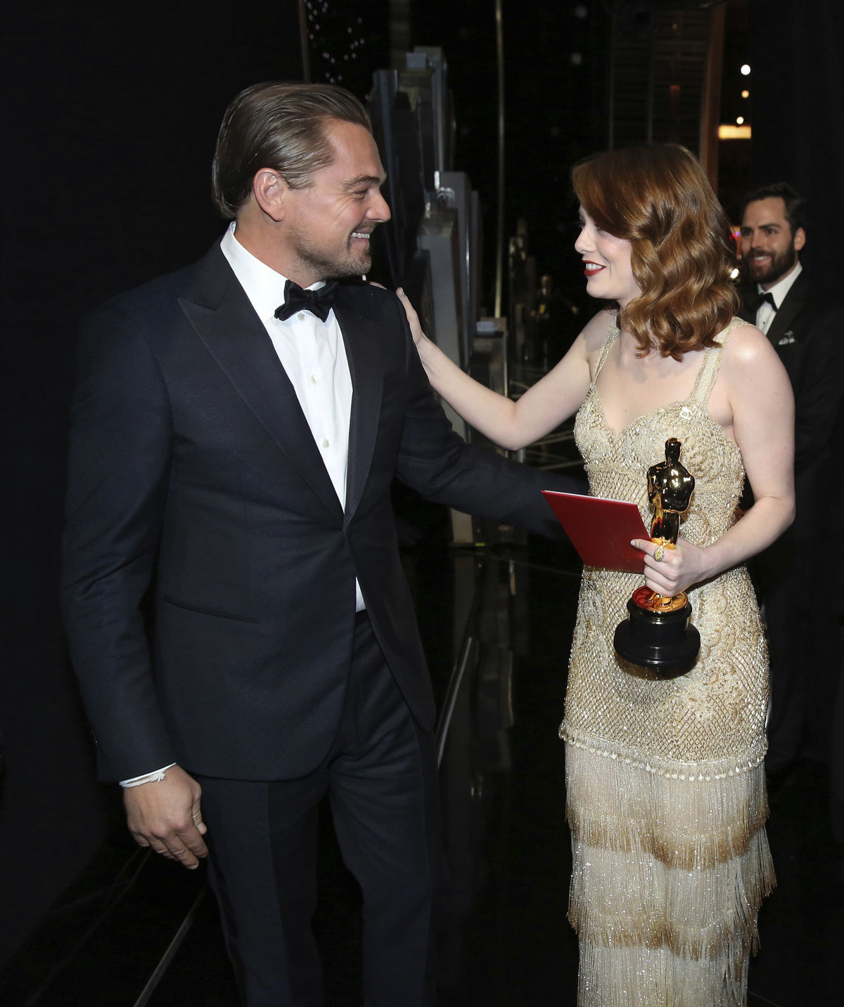 Leonardo DiCaprio a ocenená Emma Stone...