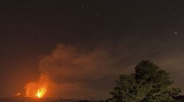 Etna opäť chrlí lávu, nebezpečenstvo zatiaľ nehrozí