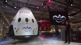 SpaceX vyšle prvých turistov na cestu okolo mesiaca