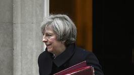 Mayová rokovala s Kaczynským o budúcnosti Poliakov v Británii