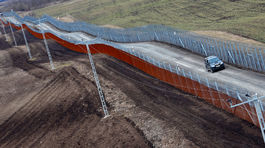 Maďari zavrú žiadateľov o azyl do kontajnerov