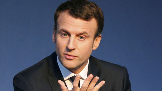 Macron oznámil, že navštívi miestnymi nacionalistami ovládanú Korziku