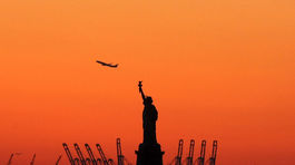 Veľké svetové aerolínie ponúkajú už aj nízkonákladové lety. Na toto sa pripravte