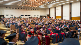 Univerzita pozvala na inauguráciu extrémistov