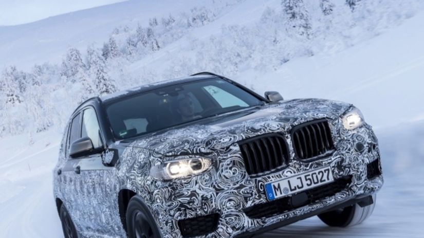 Nová generácia BMW X3 sa už preháňa po ľadovom...