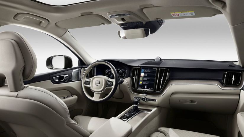 Interiér vychádza tiež z XC90 vrátane...