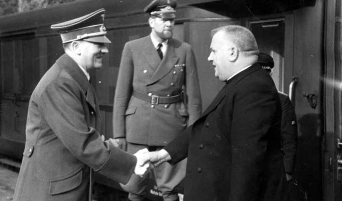 Na rozdiel od iných Tiso po boku Hitlera verne...