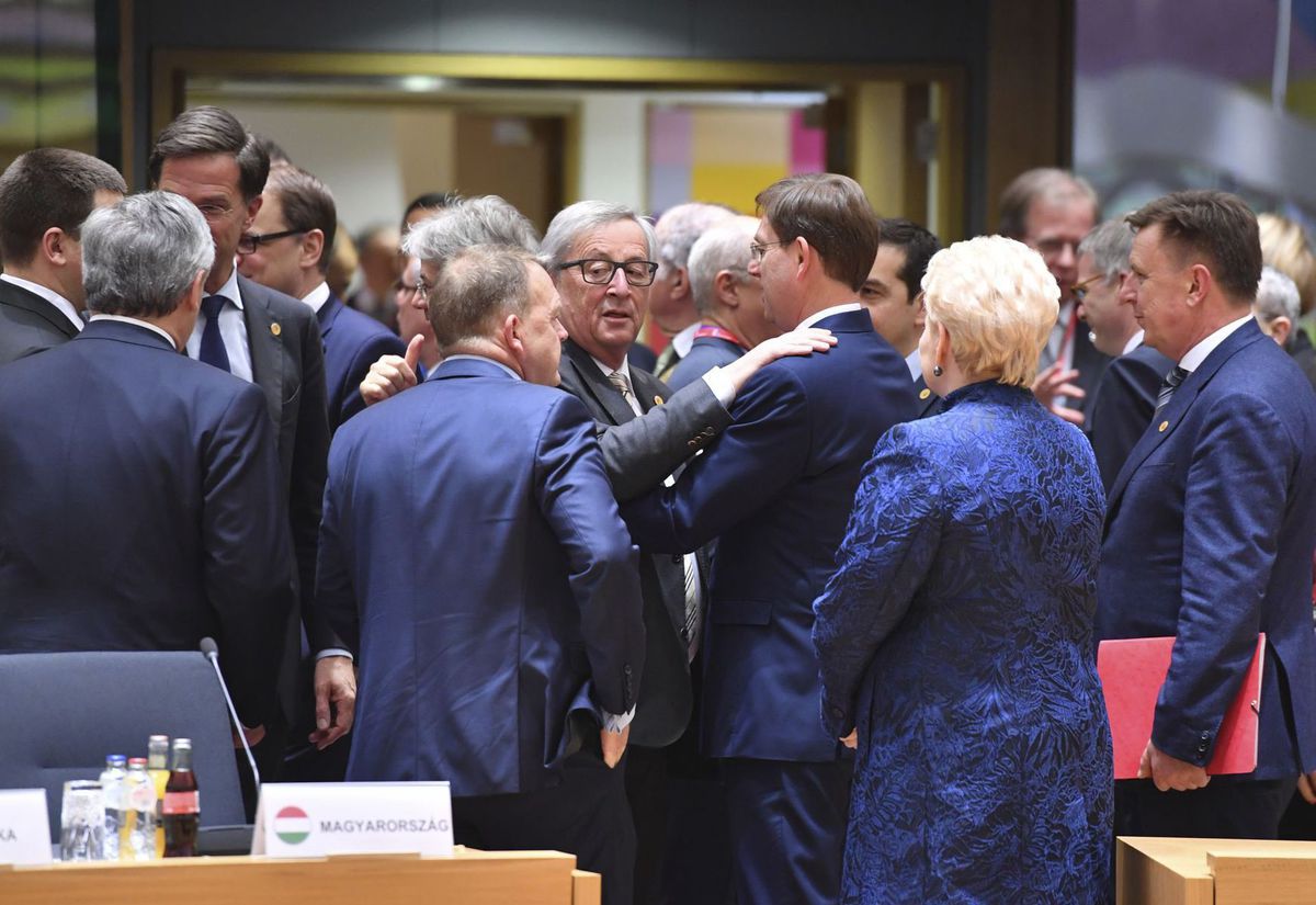 Európski politici počas piatkovej neformálnej...