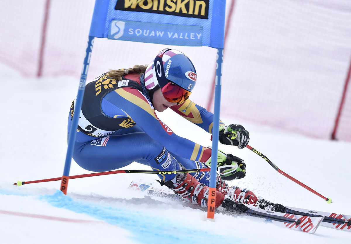 Mikaela Shiffrinová na trati v Squaw Valley.