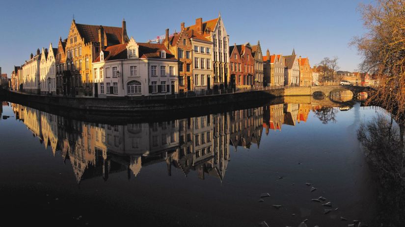 Zamrznutý kanál v Bruggách.