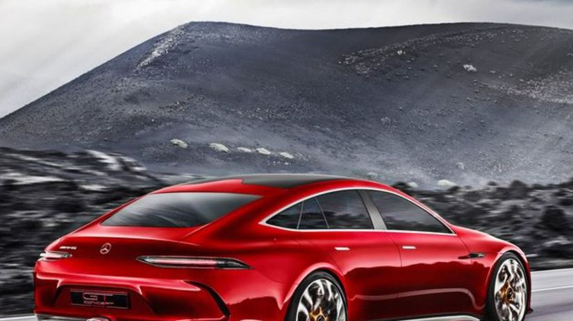 Splývavá zadná časť evokuje opäť kupé AMG GT....