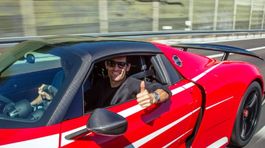 Porsche má prácu pre autopilota. Jazdiť má ako Webber