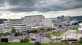 Kramáre prichádzajú o neurochirurgov