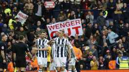 West Bromwich doma zaskočil Arsenal, Chelsea a Leicester víťazne