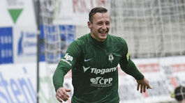 Zlá správa. Kapitán dvadsaťjednotky opäť zranený, má nohu v dlahe