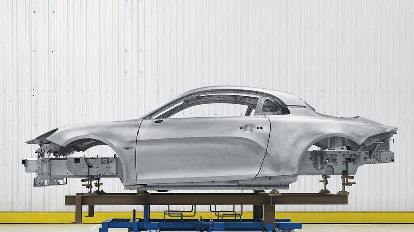 Celá karoséria aj podvozok sú vyrobené z...