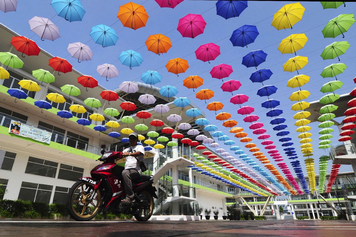 Malajzia, dáždniky, motorka