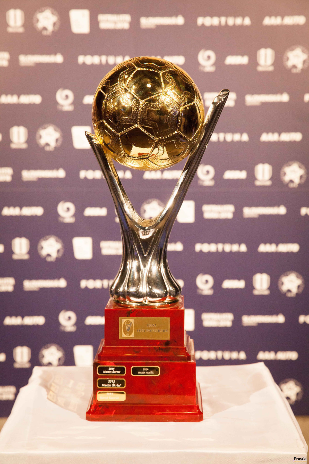 Trofej pre víťaza ankety Futbalista roka 2016.