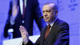 Erdogan 'tlačí na pílu' kvôli referendu