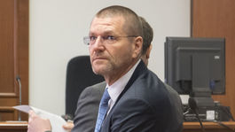 Úradník z 'nástenkového tendra' chce dohodu