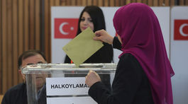 Turci v zahraničí začali hlasovať v referende o právomociach Erdogana