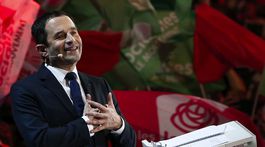 Francúzski socialisti padajú pred voľbami do vlastnej jamy