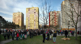 Poslanci opäť žiadajú zastaviť výstavbu nájomných bytov v Dúbravke