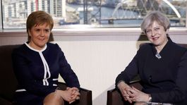 Britská premiérka Mayová sa trápi, ako spojiť kráľovstvo