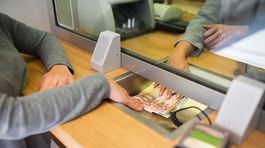 Varovania polície sú márne, ďalšiu penzistku podvodník okradol o 10-tisíc eur