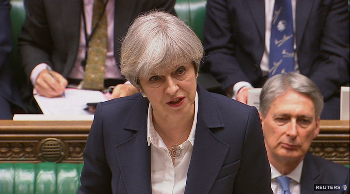 Britská premiérka Theresa Mayová počas prejavu...