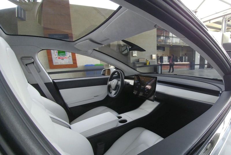Model 3 dostane v interiéri len jeden...