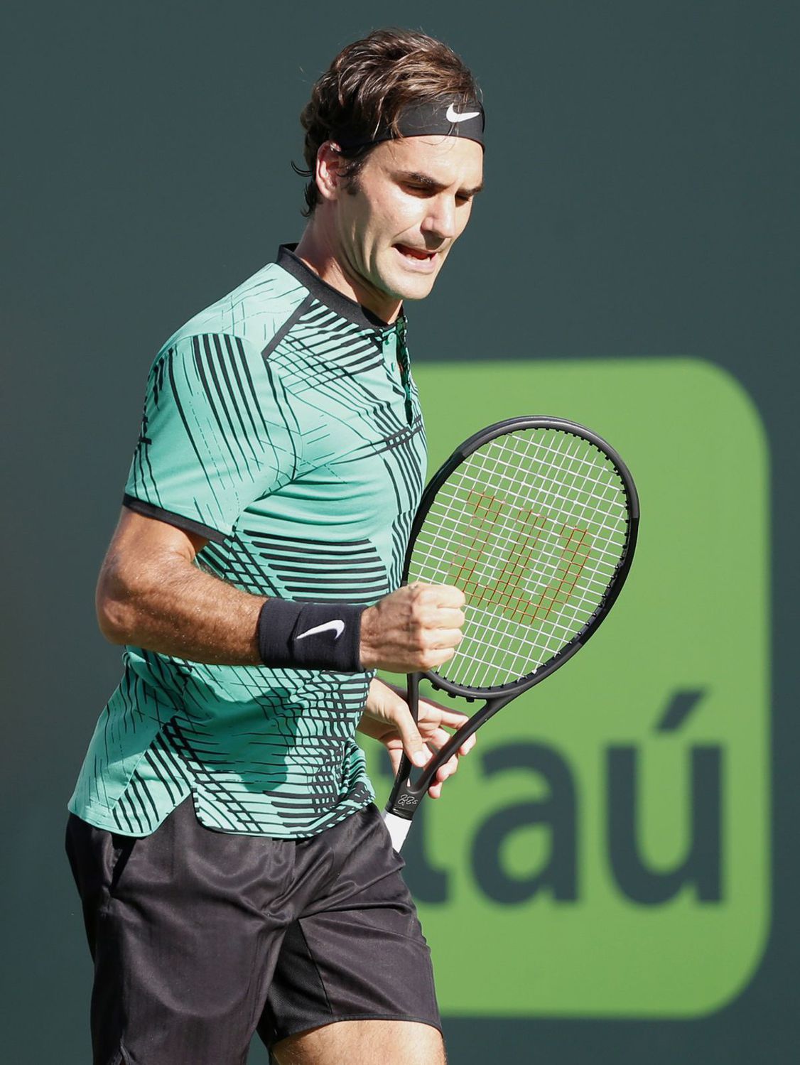 Víťazné gesto Rogera Federera v zápase proti...