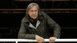 Odmietol fúkať, vysmieval sa policajtom. Nastaseho zatkli dvakrát počas jedného dňa