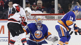 Hossa skóroval, Halák vychytal výhru. Calgary a St. Louis postúpili do play off