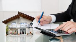 Extrémne lacné hypotéky nafukujú realitnú bublinu