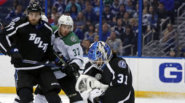 Noc v NHL: Asistencie Pánika a Cháru, Halák i Budaj vychytali víťazstvá