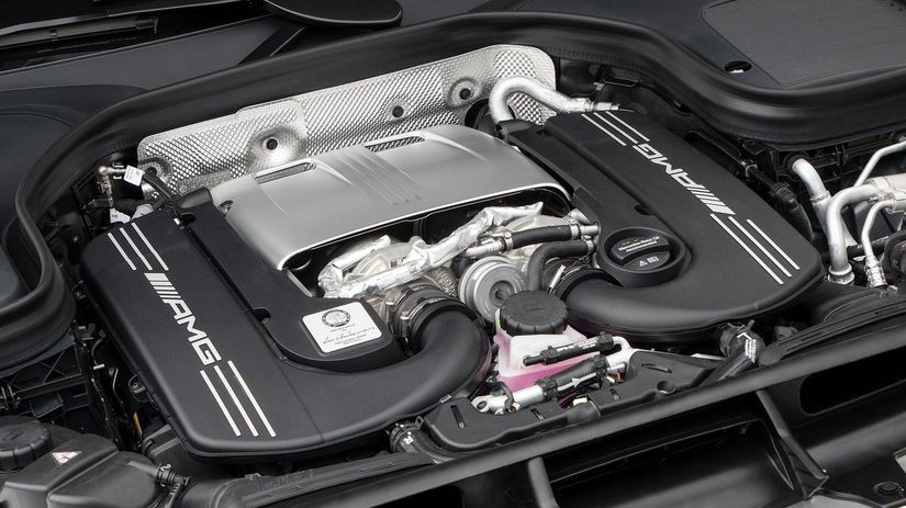 Pod kapotou tróni nefalšované srdce z...