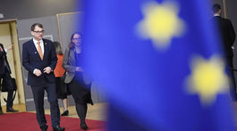 Fínsky premiér si lietadlo sám pilotuje a platí aj faktúry