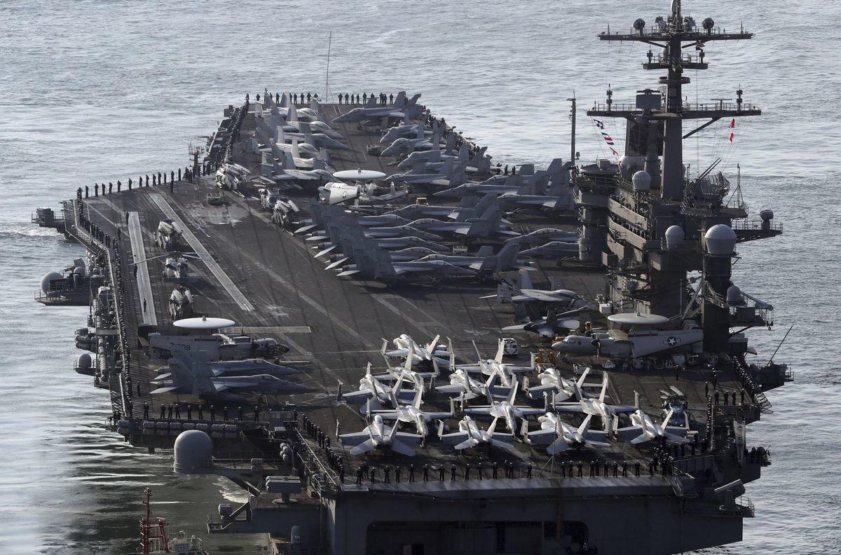 Lietadlová loď USS Carl Vinson je jednou zo...