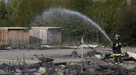 Francúzskym úradom chýba asi 600 migrantov evakuovaných z horiaceho tábora