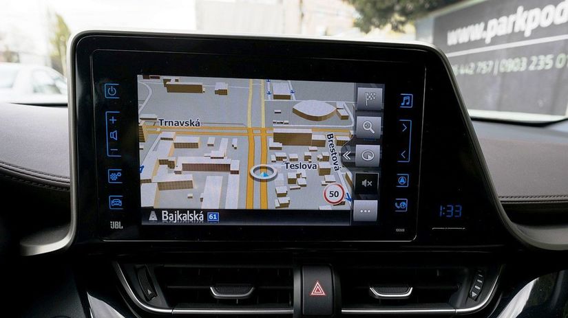 Osempalcová obrazovka rozhrania Toyota Touch 2...