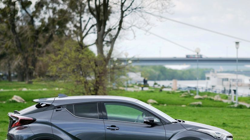 Toyota C-HR tak trochu tají svoje rozmery. V...