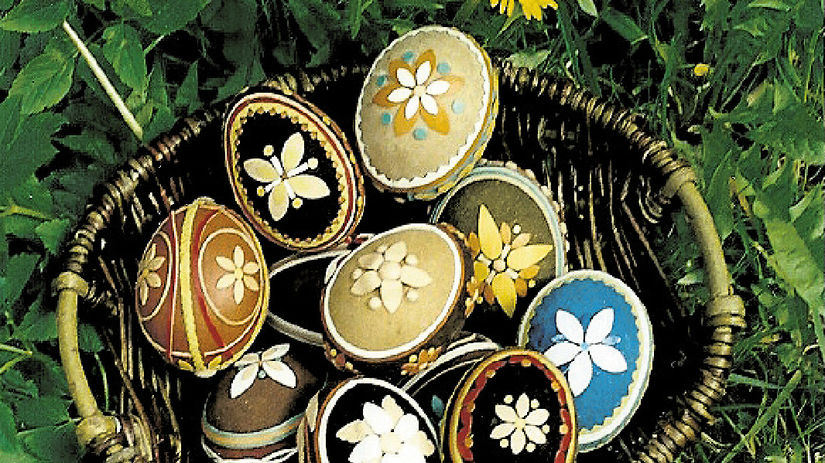 Olepované farbenou kožou. Autor Oto Jakubík,...