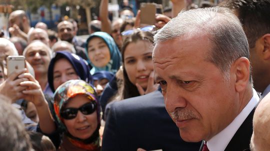 Erdogan pral peniaze z nelegálnych obchodov s Iránom, vypovedal svedok