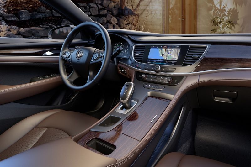 Tento typický americký rodinný sedan vytvára v...