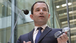 Kandidát na francúzskeho prezidenta Hamon sľubuje úžasný finiš