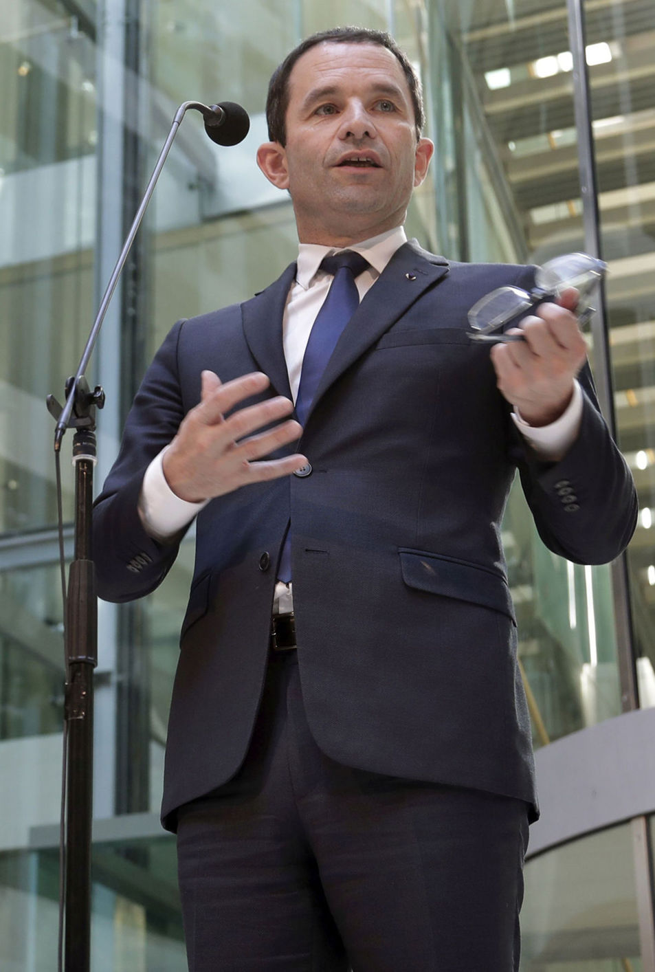 Benoît Hamon sa v aktuálnych prieskumoch...