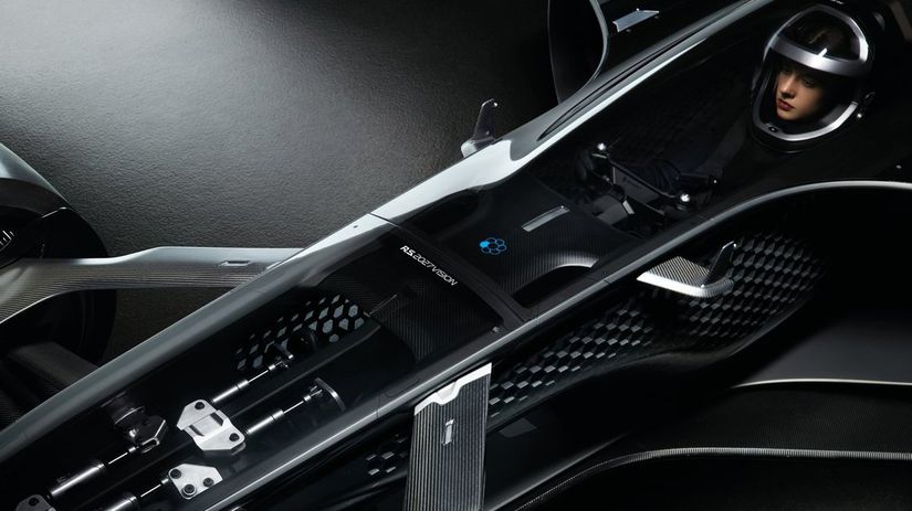 Priehľadná prilba má dopriať divákom pohľad na...