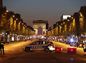 Polícia na parížskom Champs Elysee po streľbe, pri kotrej bol zabitý policajt.